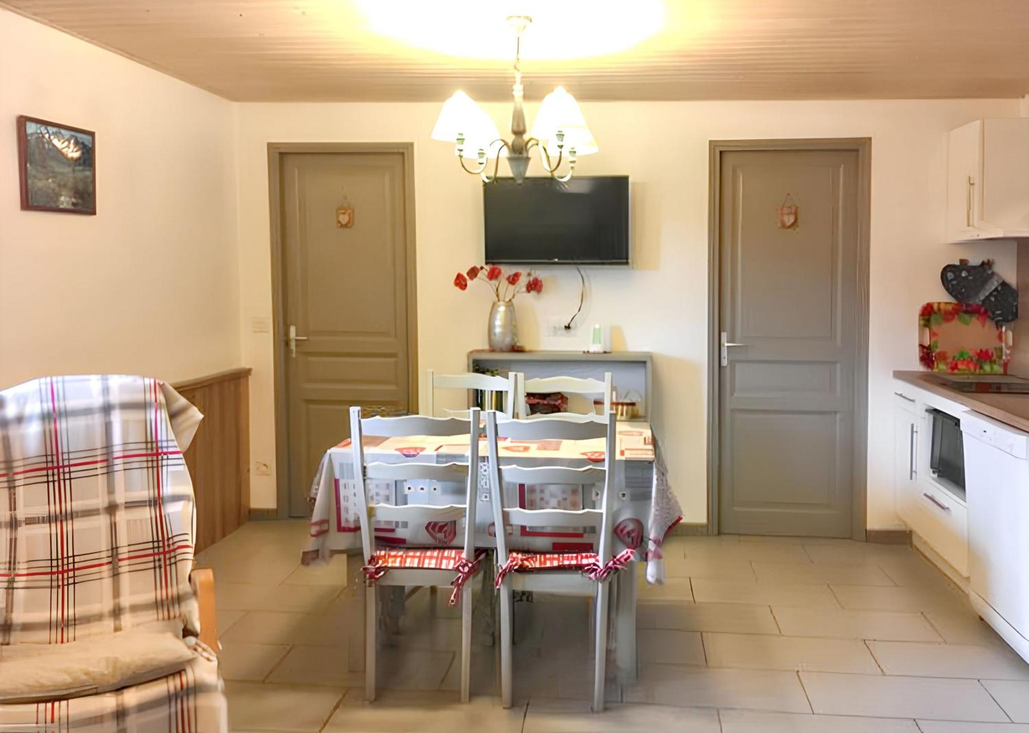 Appartement Cosy A Cornimont 30 M² Avec Terrasse Et Vue Montagne Exterior photo